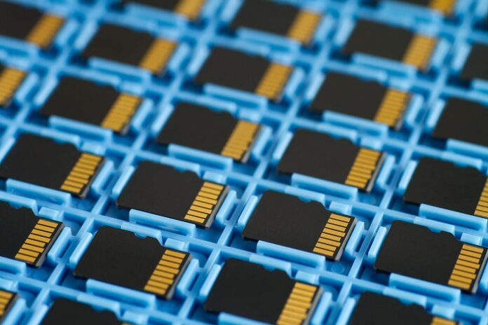 Czym jest karta pamięci microSD i do czego może się przydać