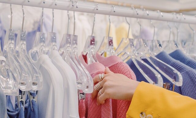 Jak zwiększyć sprzedaż odzieży w Twoim sklepie hurtowym?